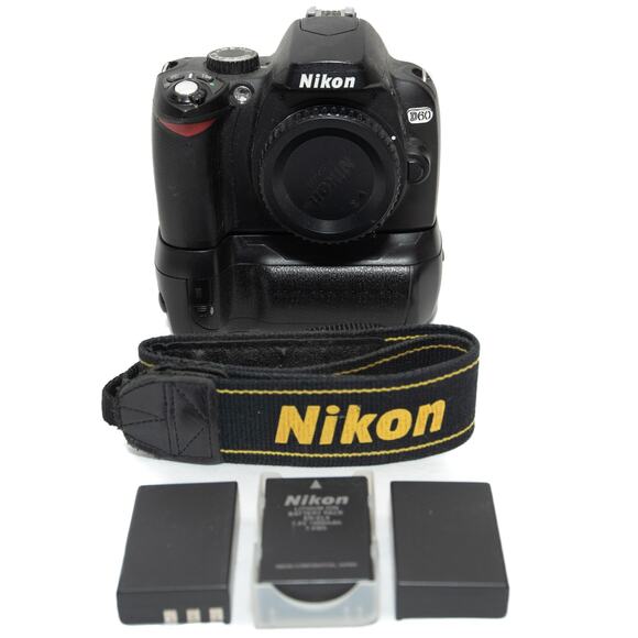 Nikon D60 10.2 Megapixel F-mount DSLR Camera - Picture 1 of 10